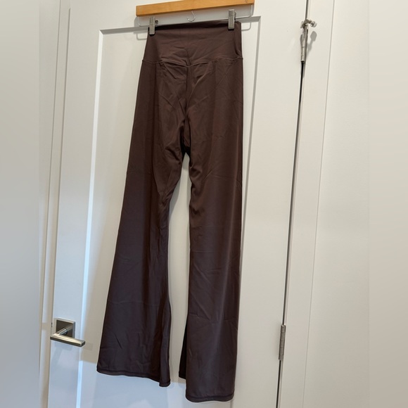 PRICE DROP⬇️ NWOT | Brown Crossover Flare Leggings | Size M - Picture 5 of 5